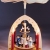 Brubaker 2-stöckige Weihnachtspyramide aus Holz - 30 cm - Krippenszene mit Jesuskind Maria und Josef, Engeln und Sternsingern - 2