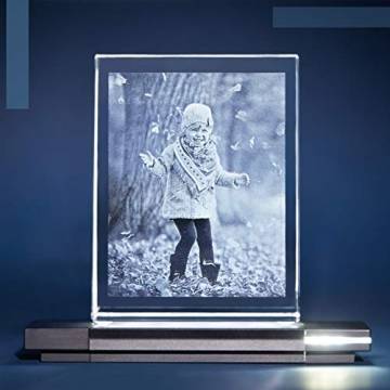 Isonio Glasfoto - Ihr Foto in hochwertiges Glas gelasert, mit hellem LED Leuchtsockel aus schwarzem Alu (Glasfoto mit Leuchtsockel, Gr. M Hoch 80 x 105 x 30 mm) - 1
