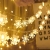 Schneeflocke Lichterketten, 6M 40Pcs LED Batteriebetriebene Lichterketten, Shining Decoration Lightning für Valentinstag Weihnachten Hochzeit Geburtstag Party Schlafzimmer Indoor&Outdoor (Warm White) - 3