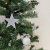 havalime Künstlicher Weihnachtsbaum, Christbaum - Ausklappbare Zweige aus PVC, Stamm aus Metall, inklusive Plastikfuß (210 cm) - 3