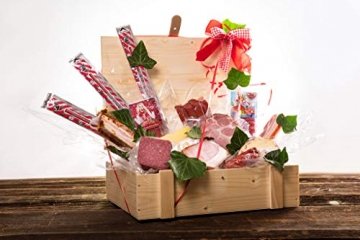 WURSTBARON® Wurst & Käse Geschenk Kiste aus Holz mit Beschlägen, Salami Snacks, Tolle Geschenkidee für jeden Anlass - 1