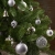 Brubaker 101-teiliges Set Weihnachtskugeln mit Baumspitze Silber Christbaumschmuck - 3
