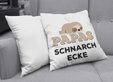 Tassenbrennerei Faultier Kissen mit Spruch Papas Schnarchecke - Geschenk für Papa (Kissenhülle mit Innenkissen) - 2